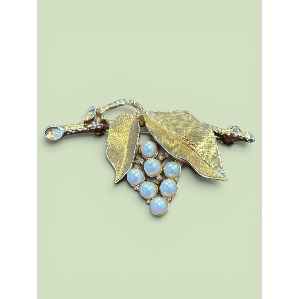 Sarah Coventry Pearl Berry Branch Brooch 1960s Gold Leaf Twig Pin